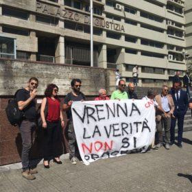 Caso Vrenna - QuiCosenza, presidio di solidarietà: 'La verità non si processa' 56 IMG-20160609-WA0000