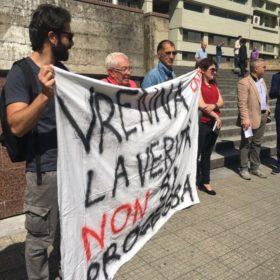 Caso Vrenna - QuiCosenza, presidio di solidarietà: 'La verità non si processa' 57 IMG-20160609-WA0001
