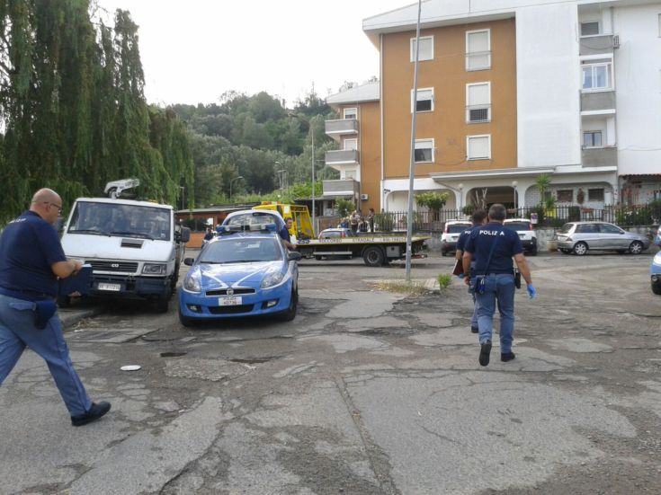 via degli stadi quartiere rom polizia 01