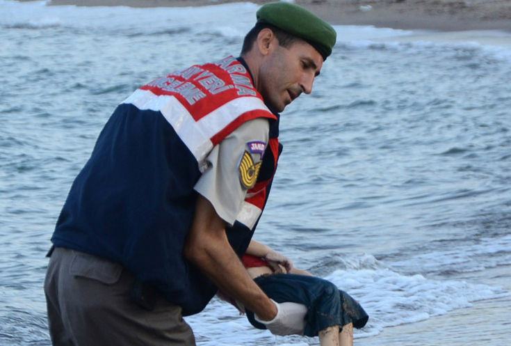 Aylan, il bimbo morto sulla spiaggia turca. Nel naufragio morì anche il fratellino Galip, 5 anni