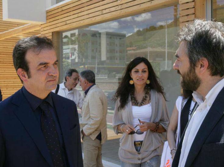 Al via giovedì l'edizione 2016 del Lungo Fiume Boulevard tra musica, arte e gusto 58 il sindaco occhiuto con il critico d'arte alberto dambruoso