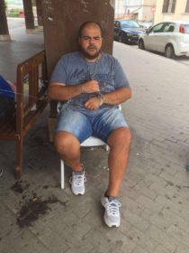 Autista si incatena nell'autostazione per riavere il proprio posto di lavoro 64 14203692_10209790187458874_1815835862_o