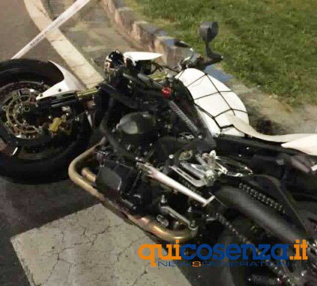 FOTONOTIZIA - Ancora un incidente su Viale Parco a Cosenza. Motociclista finisce in ospedale 55 moticilcista-incidente2
