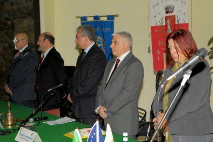 pino-aprile-secondo-da-sinistra-a-motta-santa-lucia-assieme-a-domenico-iannantuoni-secondo-da-destra-del-comitato-no-lombroso