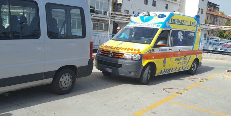 FOTONOTIZIA - Per entrare al pronto soccorso di Cosenza? Anche le ambulanze devono mettersi in fila 60 pronto-soccorso-fila-03
