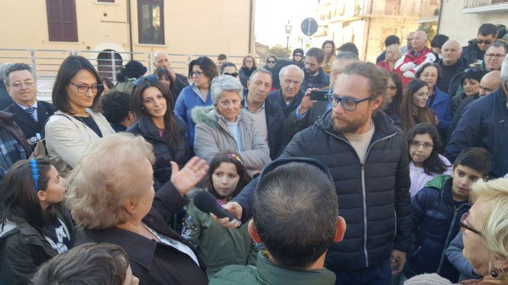 (FOTO E VIDEO) "Striscia la Notizia" torna a Celico, sotto i riflettori la discarica del patron del Crotone 66 20161128_153528