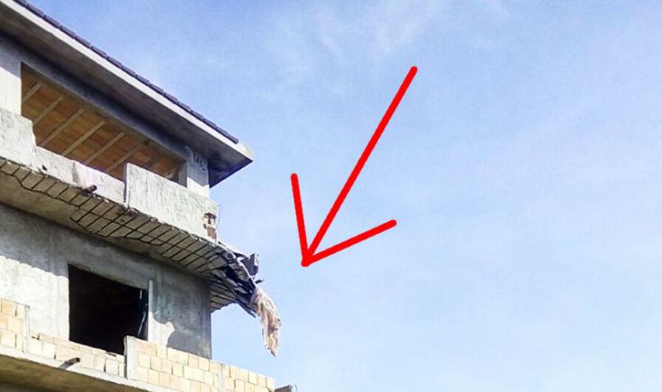 Crolla un balcone e colpisce una passante, morta un'anziana di 72 anni (FOTO) 54 balcone-crollo-ok