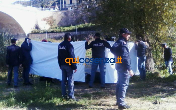 polizia-fiume-crati-cadavere-04