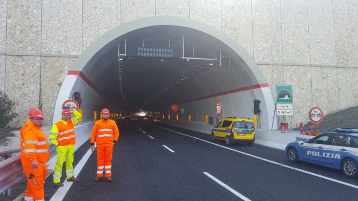 Inaugura la Salerno - Reggio Calabria, il ministro la attraversa in bus: "A3 comoda, sicura e libera dai clan'' (VIDEO) 57 img-20161222-wa0006