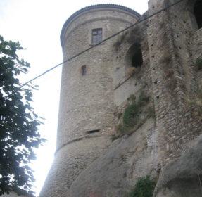 torrione_castello_oriolo