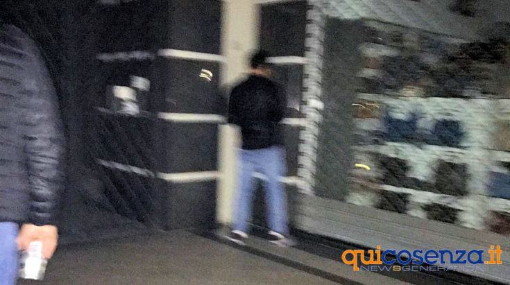 ragazzo-che-fa-la-pipi