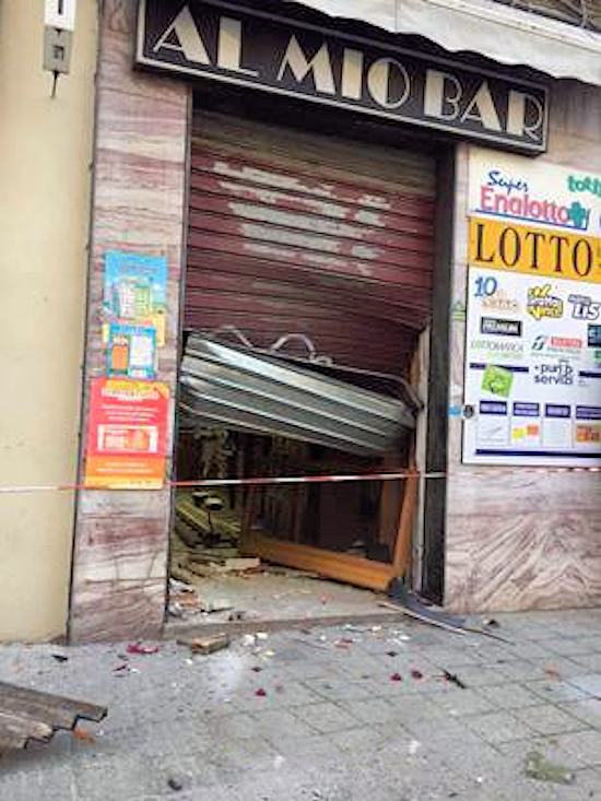 Bar rapinato Cosenza Via Piave