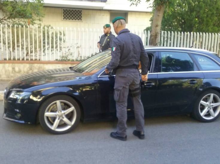 auto lusso guardia finanza 02