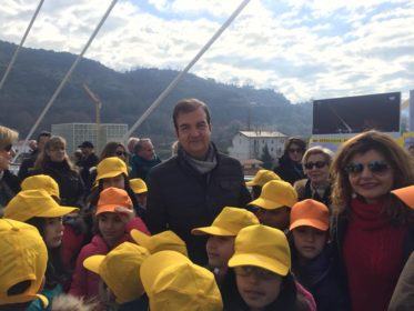 Occhiuto e alunni sul ponte di Calatrava_3