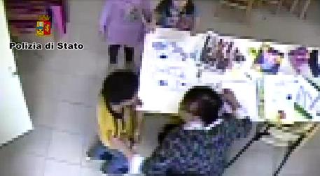 Bimbo maltrattato scuola