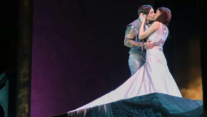 romeo-giulietta-ama-e-cambia-il-mondo-napoli704x400