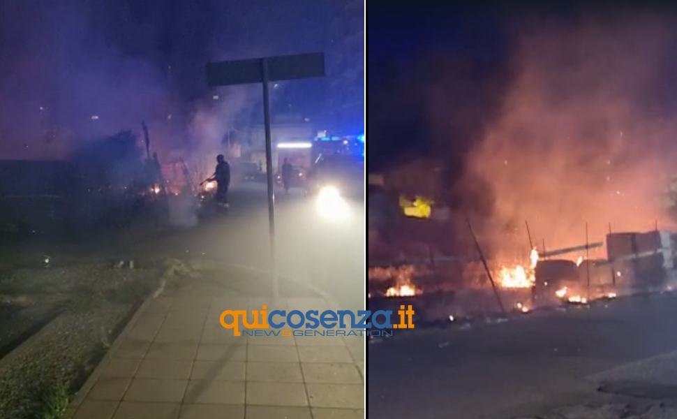 Cosenza, los petardos estallaron todas las noches y ayer se produjo un incendio