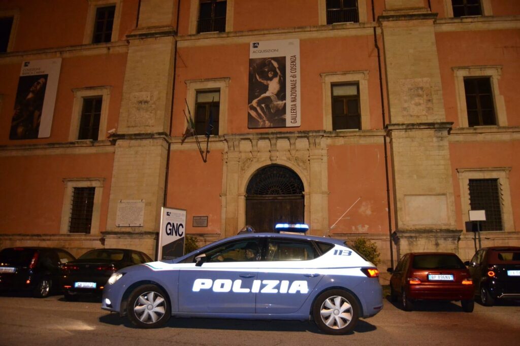 polizia cosenza notte