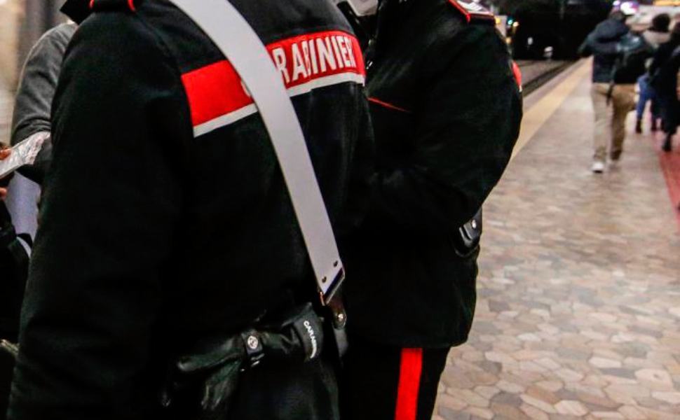 carabinieri stazione treni