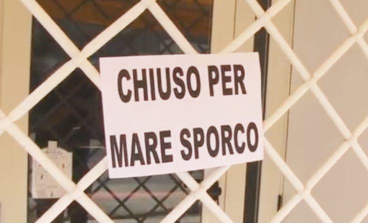 chiuso mare sporco