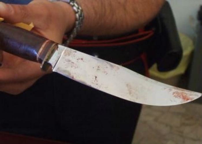 accoltella famiglia cosenza