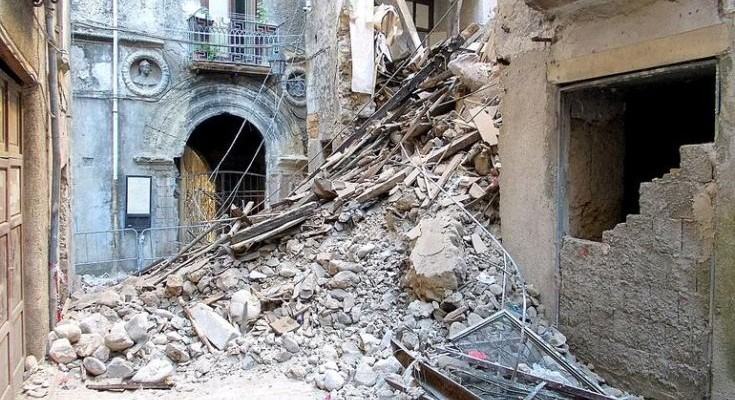 crollo centro storico