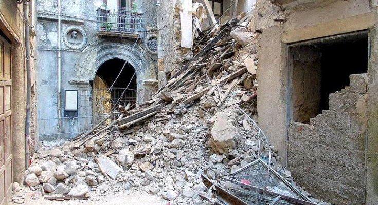 crollo cosenza vecchia