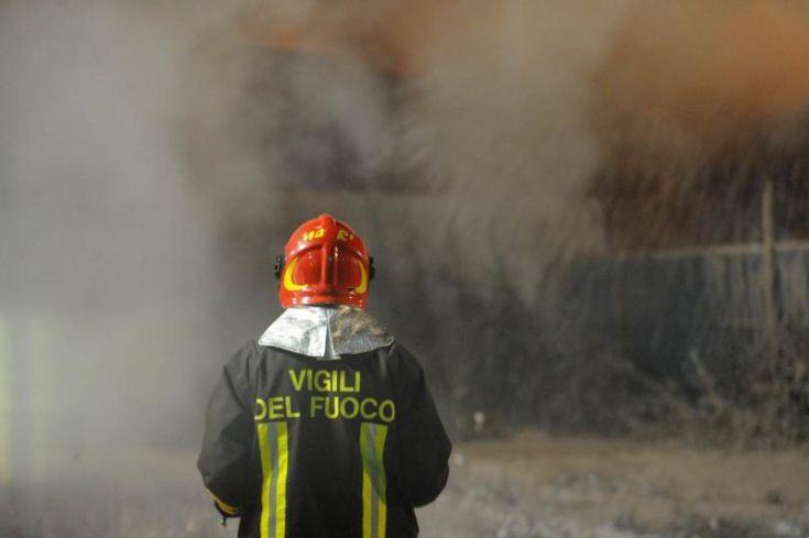pompieri-incendio-vigilidelfuoco12
