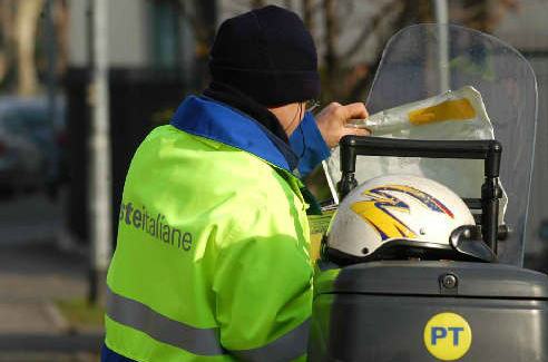 postino poste italiane
