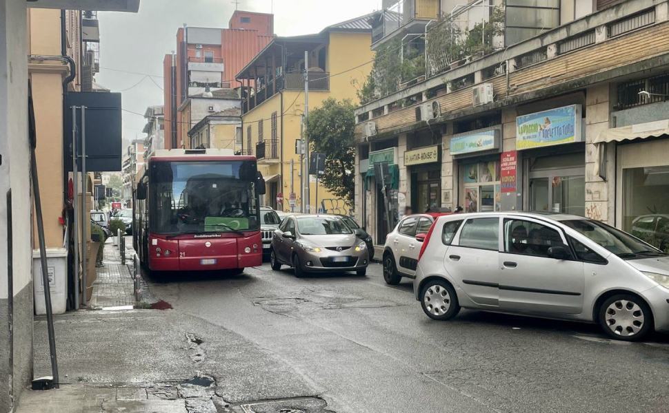 traffico bus amaco su via xxiv maggio cosenza