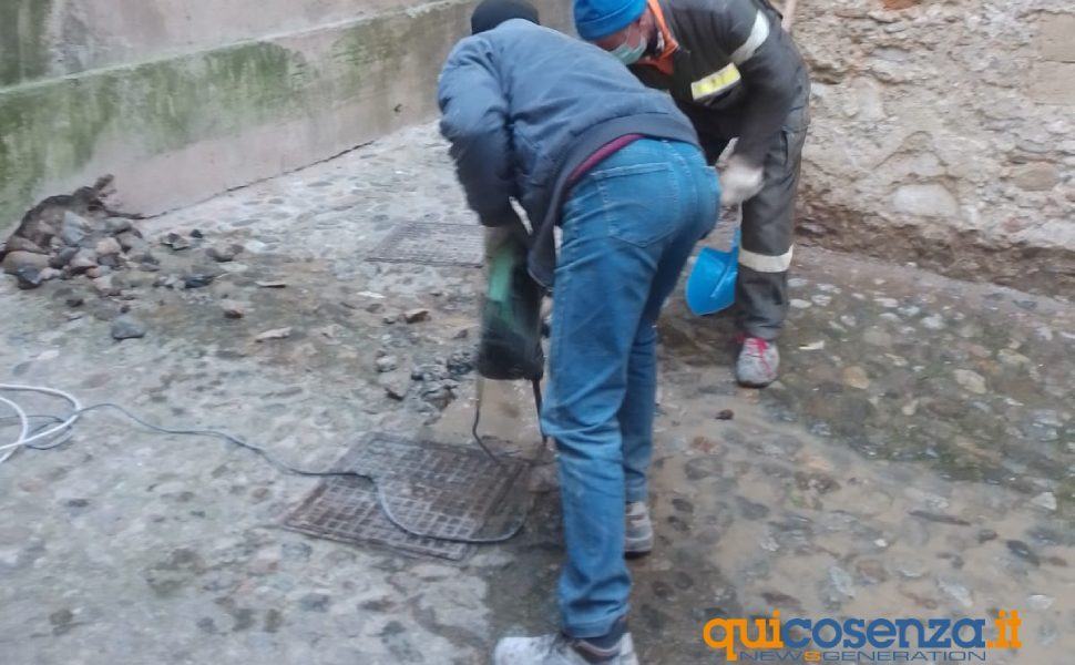 avori-condotta-idrica-centro-storico-perdita-cosenza-
