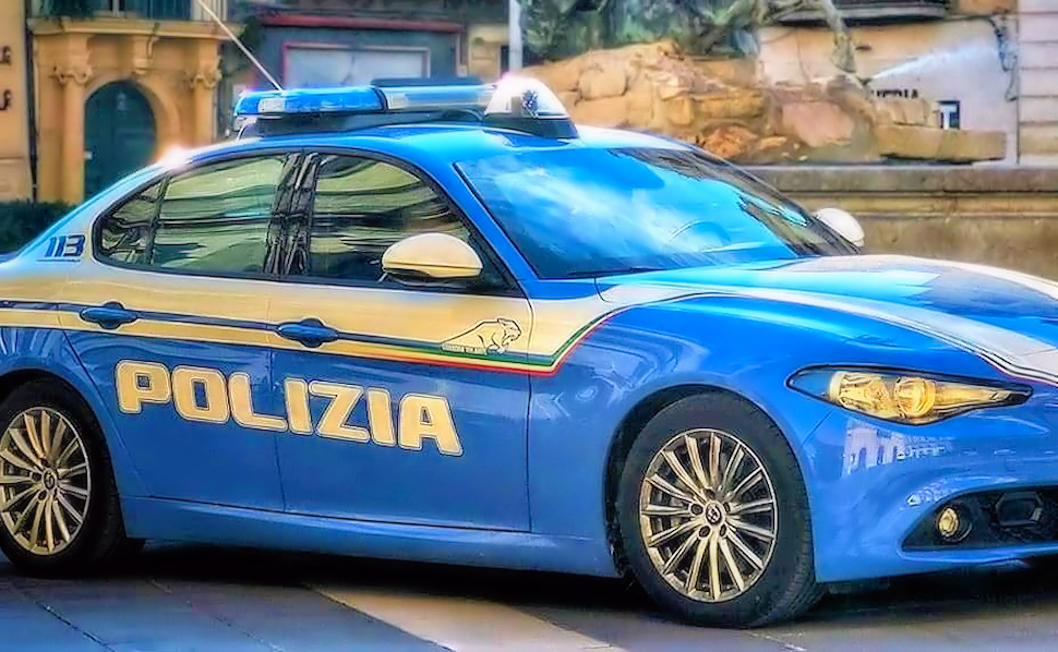 auto della polizia_03