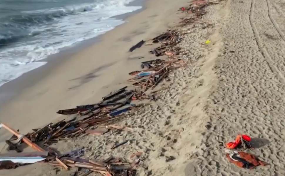 cutro spiaggia naufragio