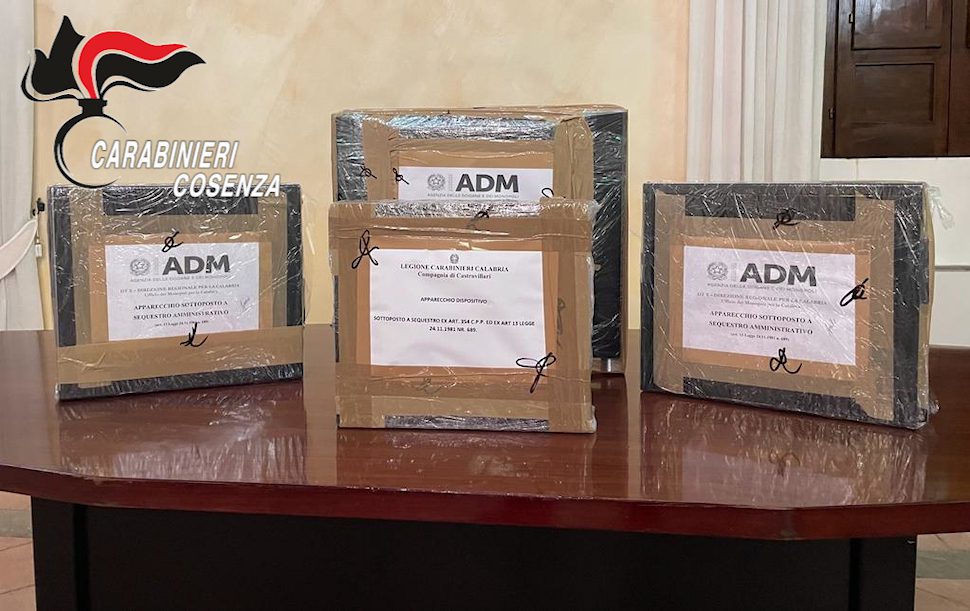 Carabinieri Cosenza sequestro PC e scommesse illegali