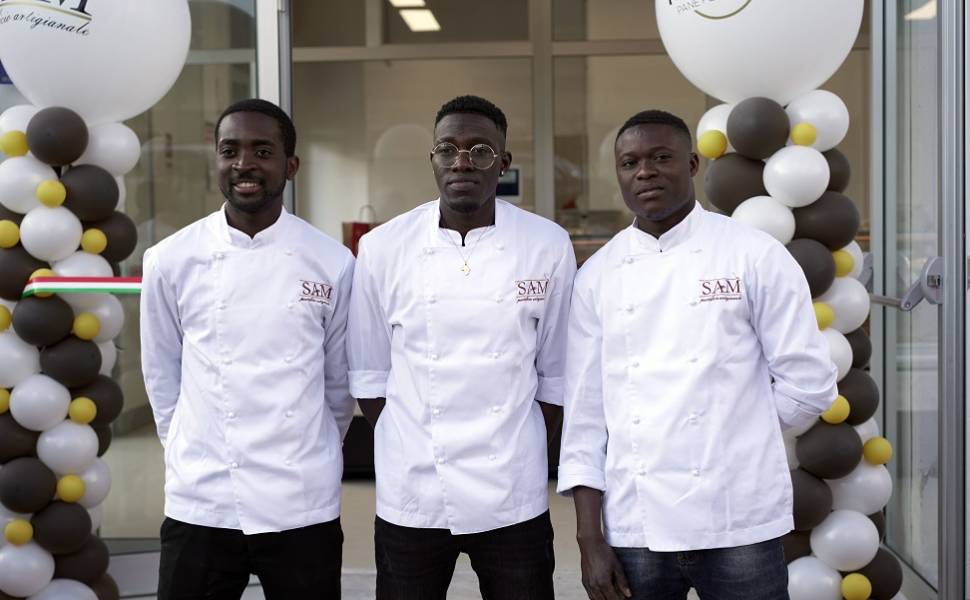 Madi Minougouy, Sadia Diaby, Adama Traore - Mangone 01