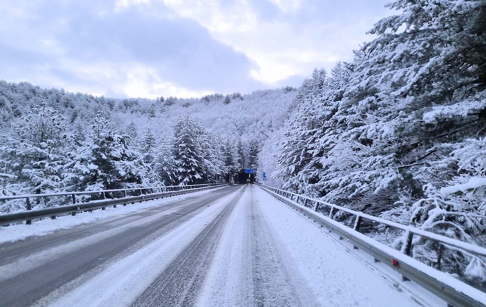 Neve statale 107 Silana crotonese pieno inverno
