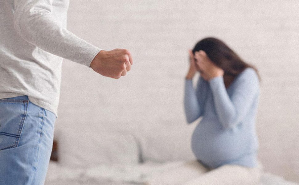 Minaccia e picchia più volte la compagna incinta: 41enne ai domiciliari - quicosenza