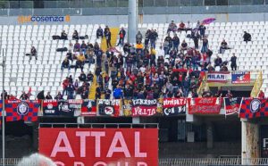 Ascoli Cosenza tifosi rossoblu settore ospiti