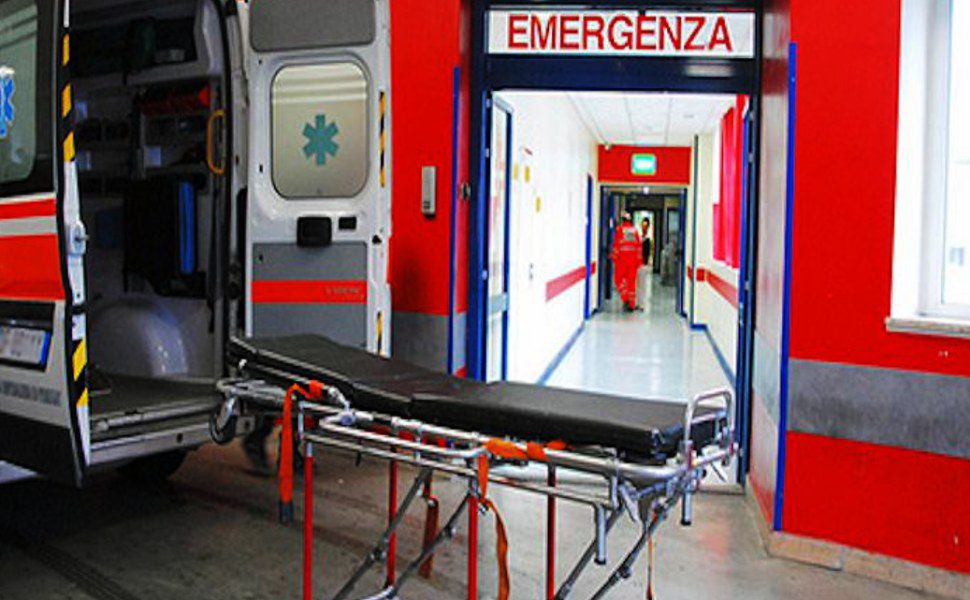 ambulanza ingresso emergenza ospedale