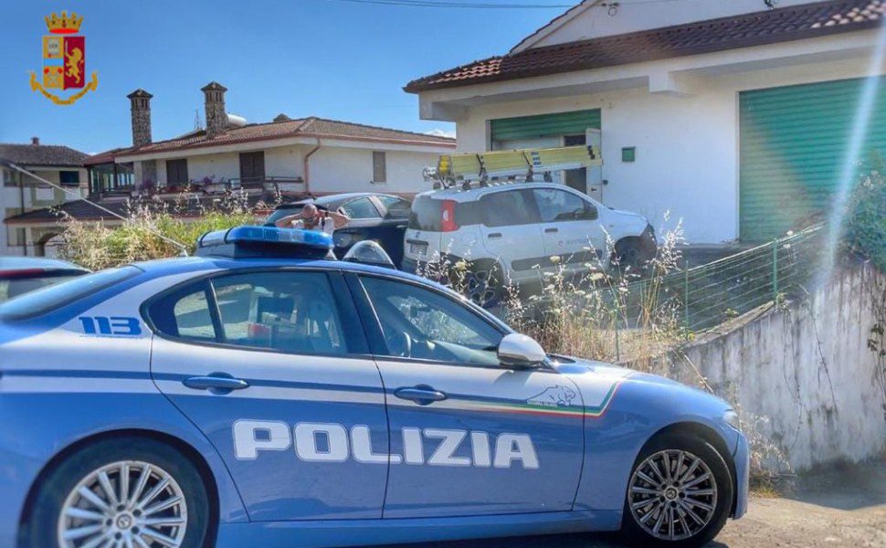 Luzzi capannone marijuana polizia 03