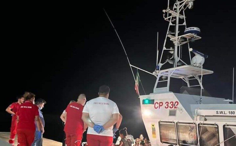 sbarco migranti roccella