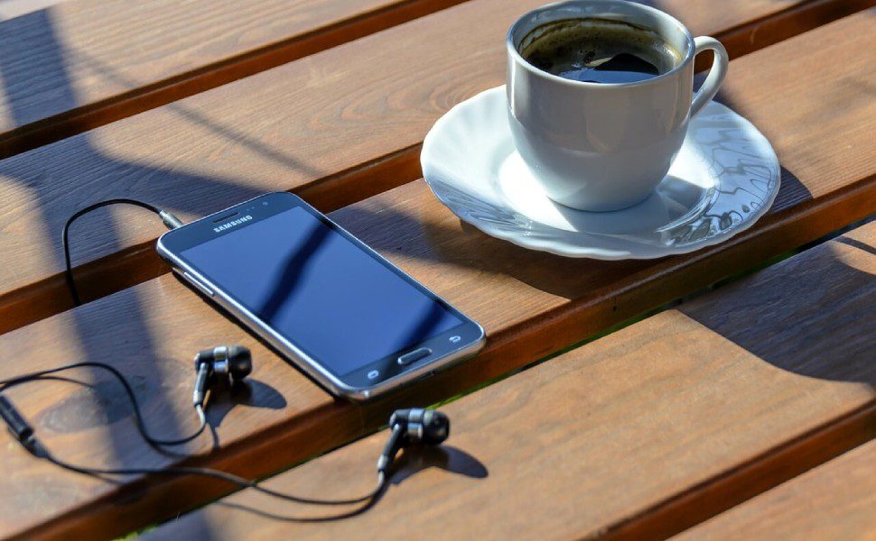 smartphone-sole-repertorio-pixabay-