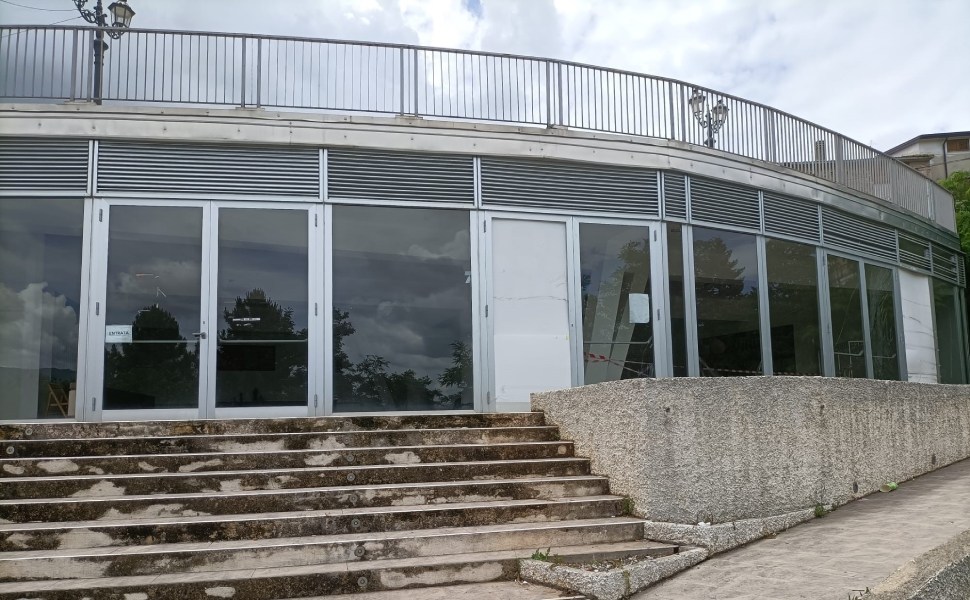 auditorium donnici vetrata polifunzionale oggi