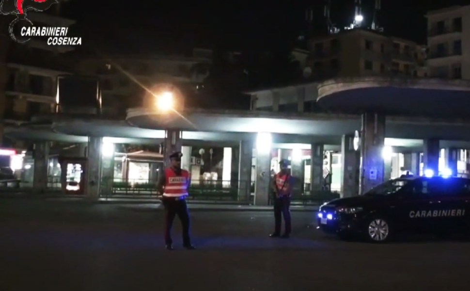 carabinieri controlli autostazione 02