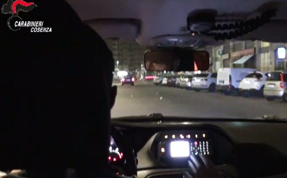 carabinieri controlli autostazione