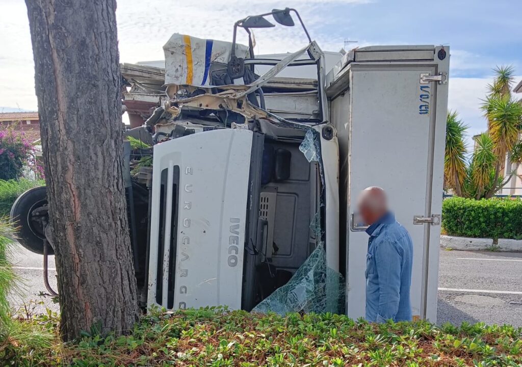 incidente camion statale 18_3