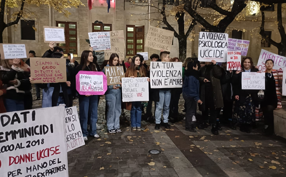Cosenza-sit-in-contro-i-femminicidi-