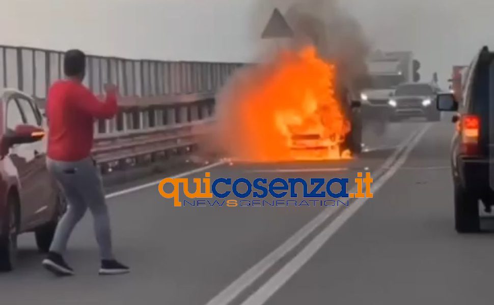 auto-esplosione-incendio statale 107 Paola
