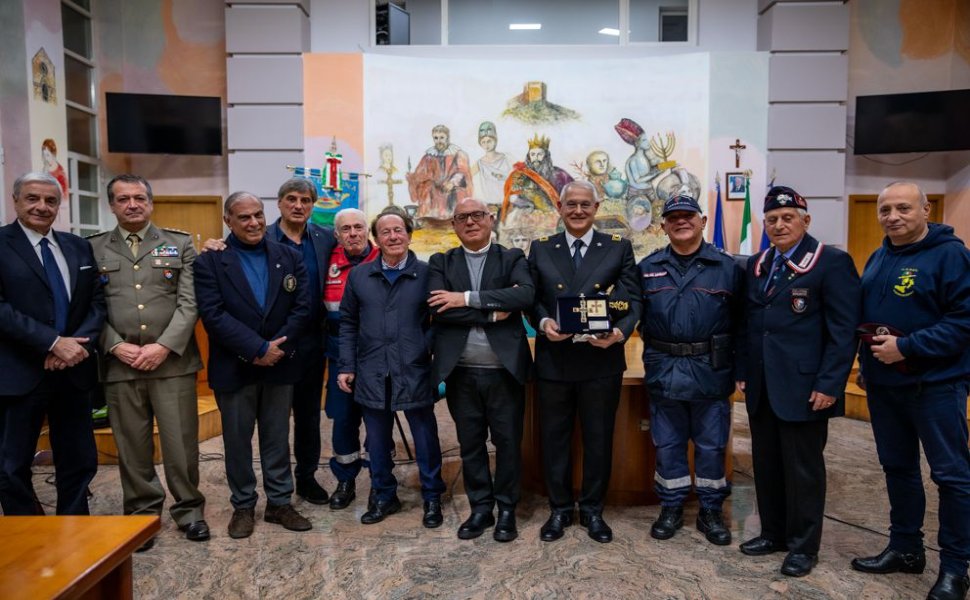 foto di gruppo con il colonnello astorino