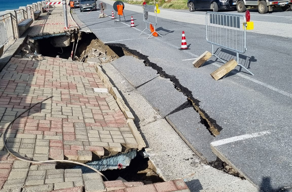 Lungomare Acquappesa intavolata mareggiata